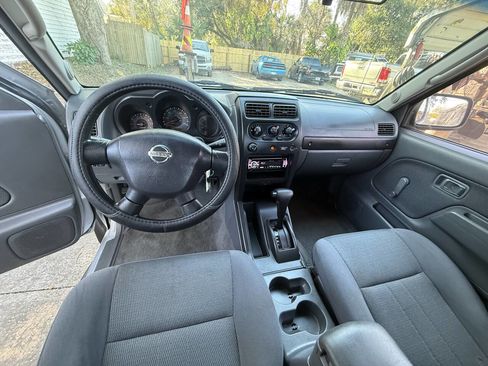 Used 2002 Nissan Frontier XE image 13