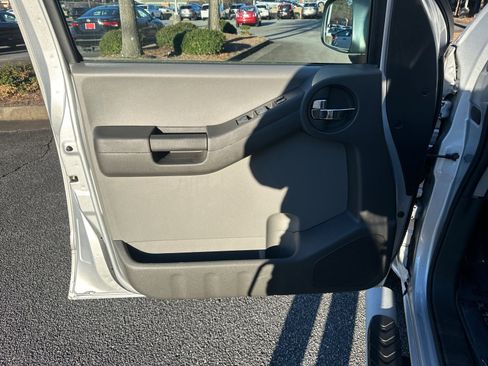 Used 2011 Nissan Xterra X image 10