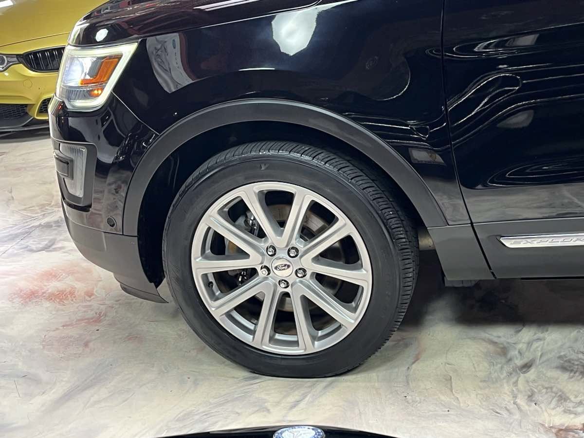 Used 2017 Ford Explorer Limited w/ Equipment Group 303A AWD/4WD image 36
