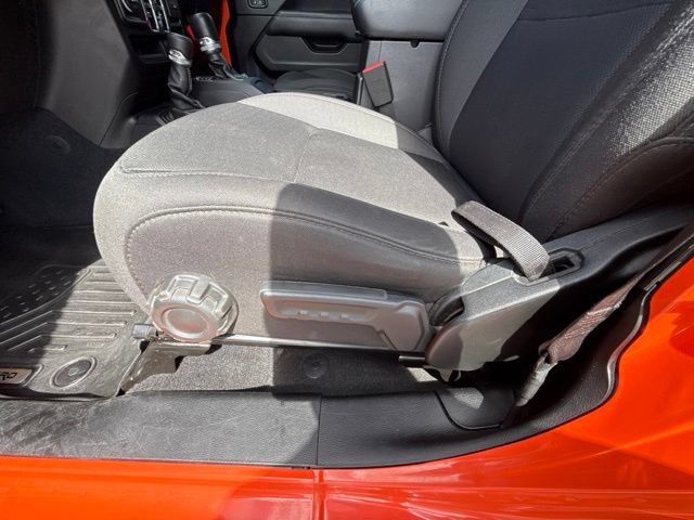 Used 2018 Jeep Wrangler Unlimited Sahara w/ Safety Group AWD/4WD image 6