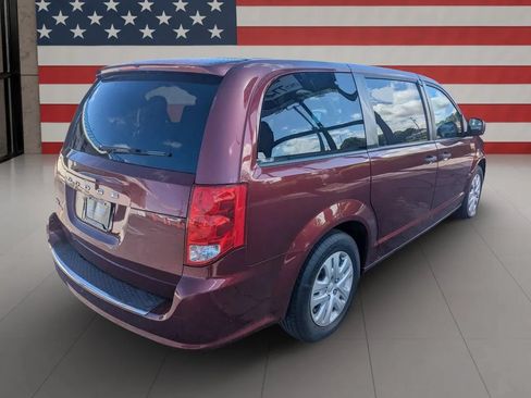 Used 2019 Dodge Grand Caravan SE w/ UConnect Hands-Free Group FWD image 5