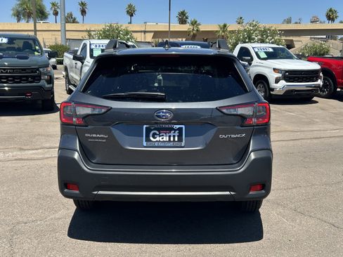 Used 2025 Subaru Outback Premium AWD/4WD image 4