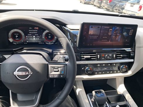 New 2026 Nissan Pathfinder SL w/ SL Premium Package AWD/4WD image 13