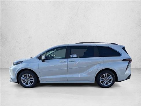 New 2026 Toyota Sienna XLE image 5