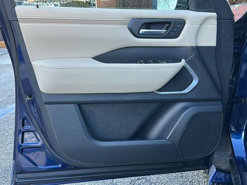 Certified 2025 Nissan Armada Platinum Reserve image 14