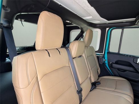 Used 2019 Jeep Wrangler Unlimited Sahara AWD/4WD image 23