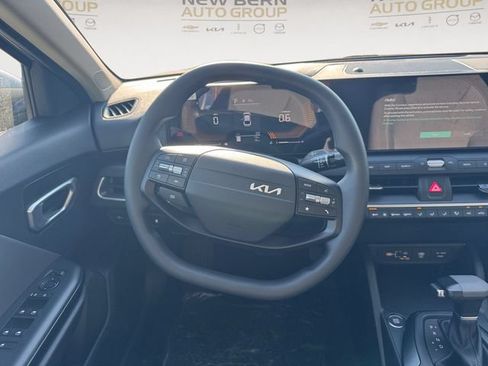 New 2026 Kia K4 FWD image 12