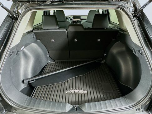Used 2024 Toyota Corolla Cross LE image 30