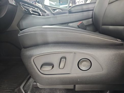 Used 2025 Chevrolet Traverse LT w/ Driver Confidence Package AWD/4WD image 36