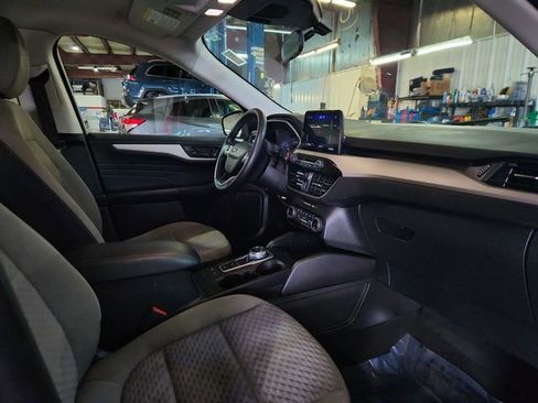 Used 2022 Ford Escape SE w/ SE Sport Appearance Package image 22