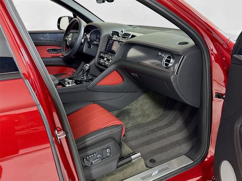 Used 2022 Bentley Bentayga image 33