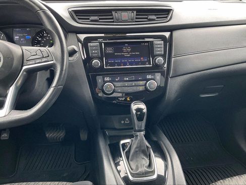 Used 2018 Nissan Rogue SV FWD image 8