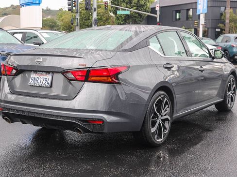 Used 2025 Nissan Altima 2.5 SR FWD image 9