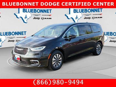 Used 2023 Chrysler Pacifica Touring-L