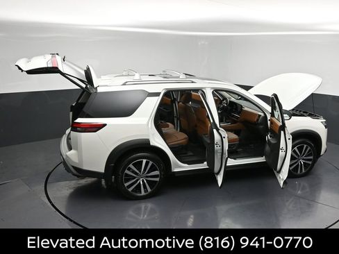 Certified 2023 Nissan Pathfinder Platinum w/ Cargo Package AWD/4WD image 34