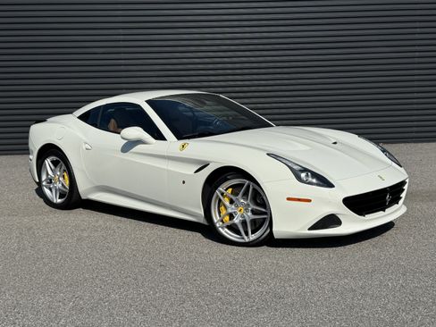 Used 2017 Ferrari California T image 6
