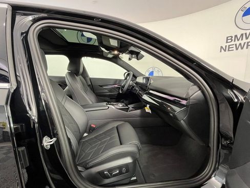 Used 2025 BMW i5 xDrive40 w/ Premium Package image 24