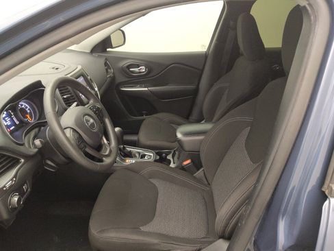 Used 2020 Jeep Cherokee Latitude FWD image 17