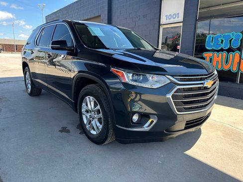 Used 2020 Chevrolet Traverse LT FWD image 2