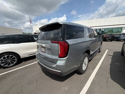 Used 2024 GMC Yukon XL SLT w/ SLT Luxury Package AWD/4WD image 4