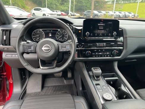 Used 2025 Nissan Pathfinder Rock Creek AWD/4WD image 18