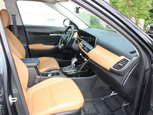 Used 2024 Kia Seltos EX FWD image 12