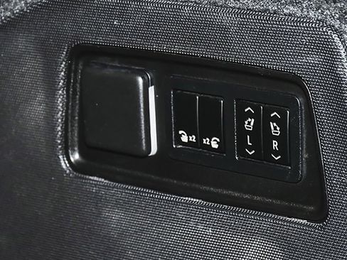 Used 2022 Cadillac Escalade Premium Luxury Platinum image 37