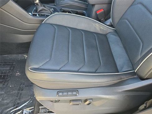 Used 2023 Volkswagen Tiguan SEL R-Line image 17