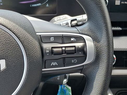 Used 2025 Kia Sportage LX FWD image 21