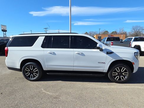 Used 2023 GMC Yukon XL AT4 image 9