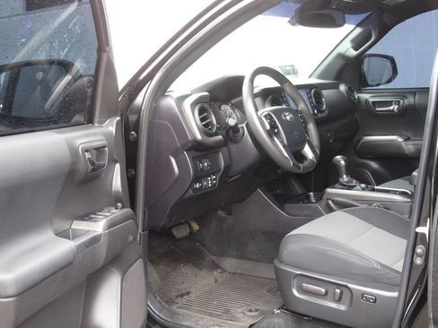 Used 2023 Toyota Tacoma TRD Off-Road w/ Technology Package AWD/4WD image 13