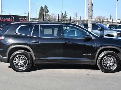 Used 2025 GMC Acadia Elevation image 9