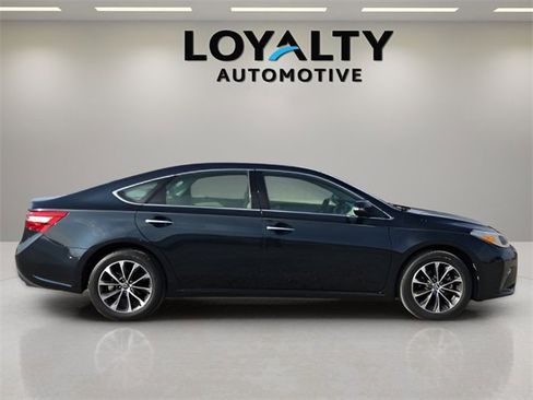 Used 2018 Toyota Avalon XLE Premium image 6