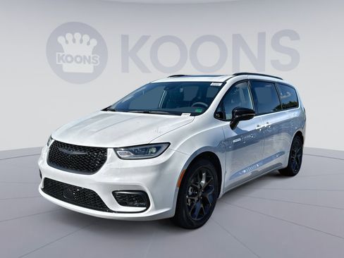 New 2026 Chrysler Pacifica Limited w/ S Appearance Package image 1