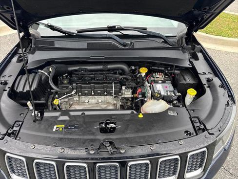 Used 2019 Jeep Compass Latitude AWD/4WD image 30