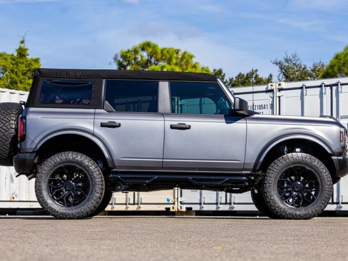 New 2025 Ford Bronco Badlands image 2