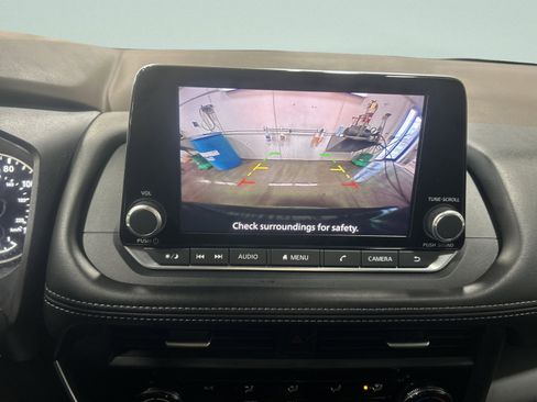 Used 2023 Nissan Rogue S image 40