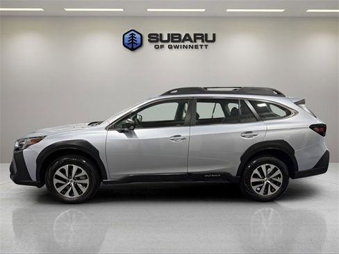 Used 2025 Subaru Outback image 2