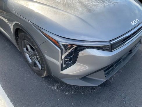 Used 2025 Kia K4 LXS image 3