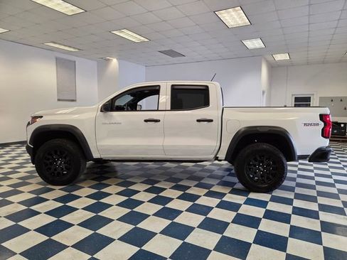 Used 2024 Chevrolet Colorado Trail Boss w/ Advanced Trailering Package AWD/4WD image 4