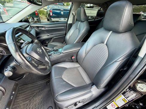 Used 2018 Toyota Camry SE w/ Moonroof Package FWD image 8