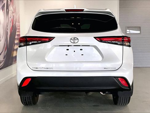 Used 2022 Toyota Highlander XLE image 5