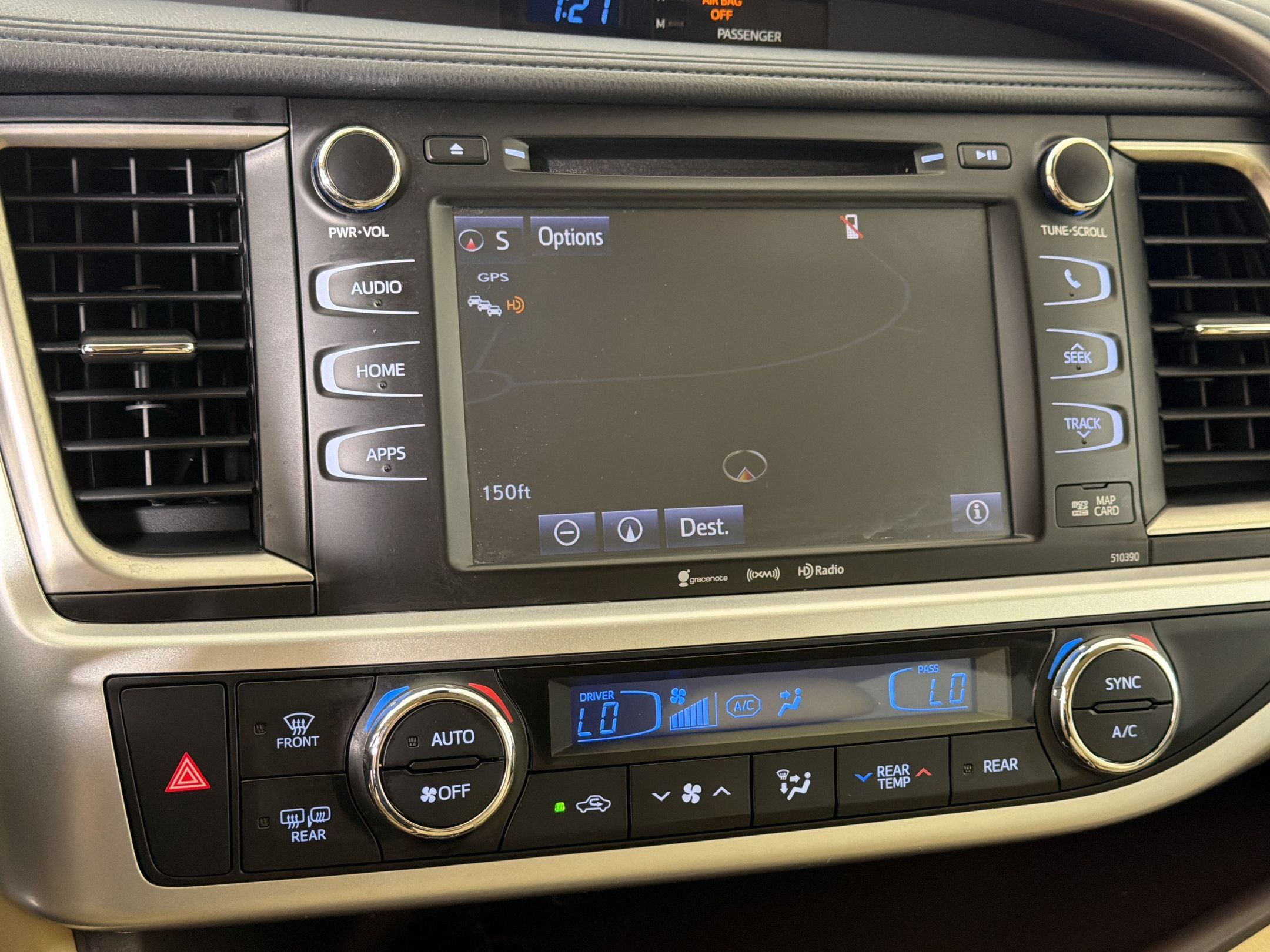 Used 2019 Toyota Highlander XLE AWD/4WD image 25