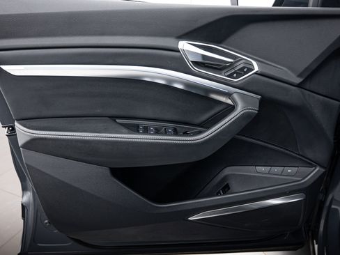 Used 2024 Audi Q8 e-tron Prestige image 12