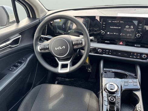 New 2025 Kia Sportage LX image 13