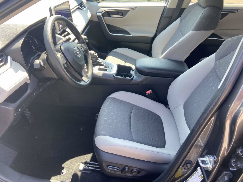Used 2025 Toyota RAV4 XLE w/ Convenience Package FWD image 18