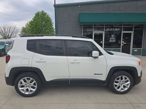 Used 2018 Jeep Renegade Latitude w/ Popular Equipment Group FWD image 7