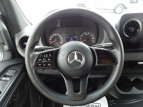 Used 2023 Mercedes-Benz Sprinter 2500 image 21