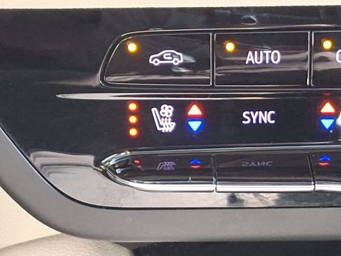 Used 2022 Buick Envision Avenir w/ Technology Package II image 26