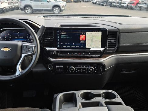 Used 2025 Chevrolet Silverado 1500 LT AWD/4WD image 12